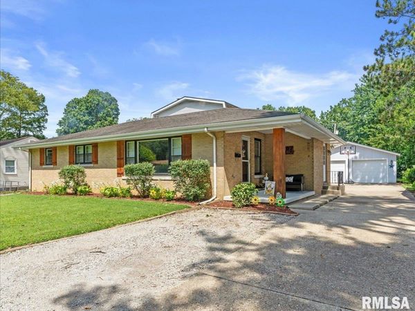 97 CIRCLE Drive, Springfield, IL 62703