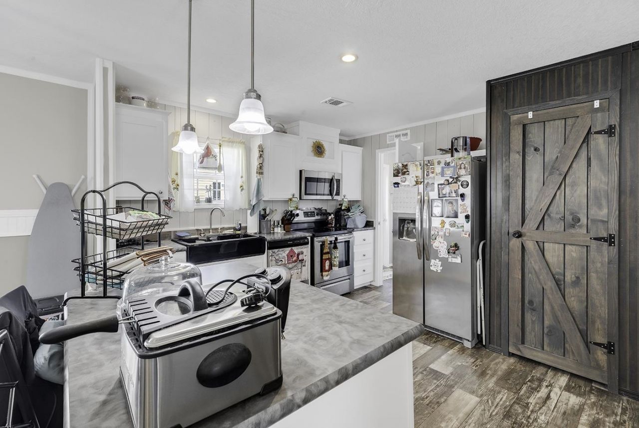 227 Air Stream Dr. Photo 5