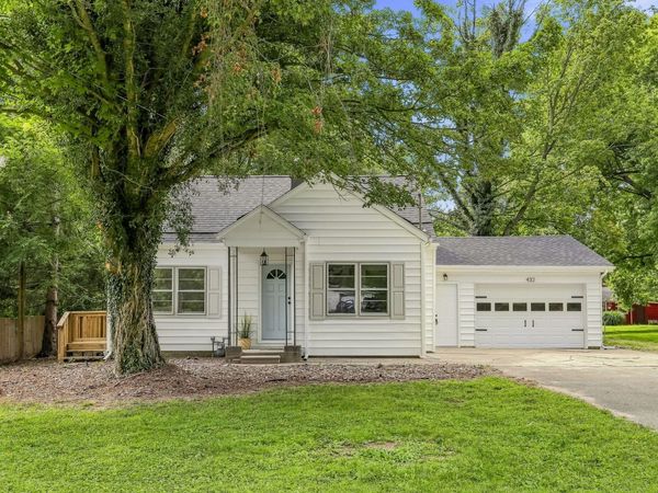 432 E Baldwin Avenue, Watervliet, MI 49098