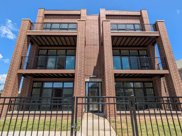 4740 W Addison Street , Unit 02, Chicago, IL 60641