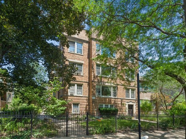 2018 W Greenleaf Avenue, Unit 1F, Chicago, IL 60645