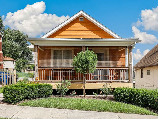 13157 Greenwood Avenue , Blue Island, IL 60406