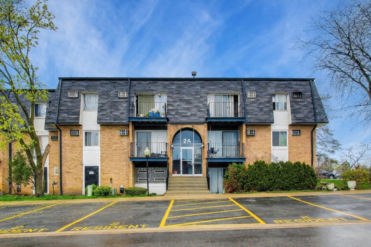 2a E Dundee Quarter Drive, Unit 208, Palatine, IL 60074 Main Photo