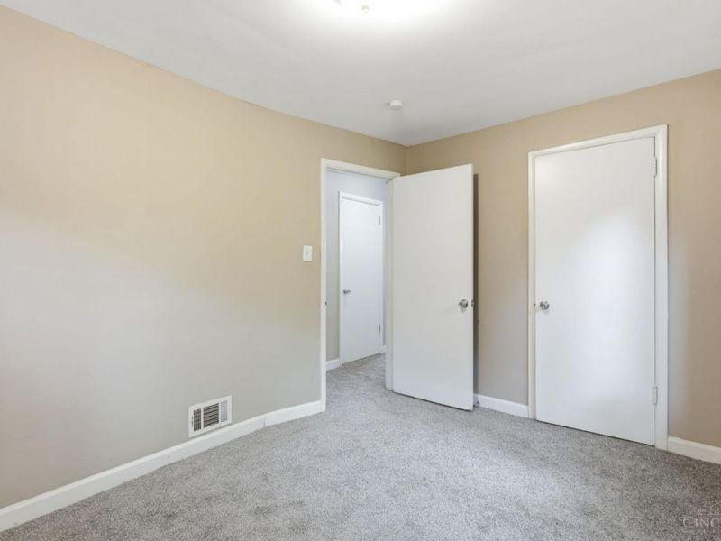 1694 Ashbrook Drive, Cincinnati, OH 45238 Photo 11