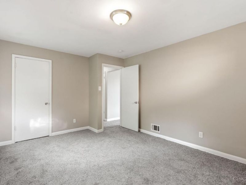 1694 Ashbrook Drive, Cincinnati, OH 45238 Photo 13