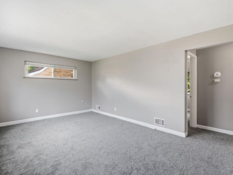 1694 Ashbrook Drive, Cincinnati, OH 45238 Photo 2
