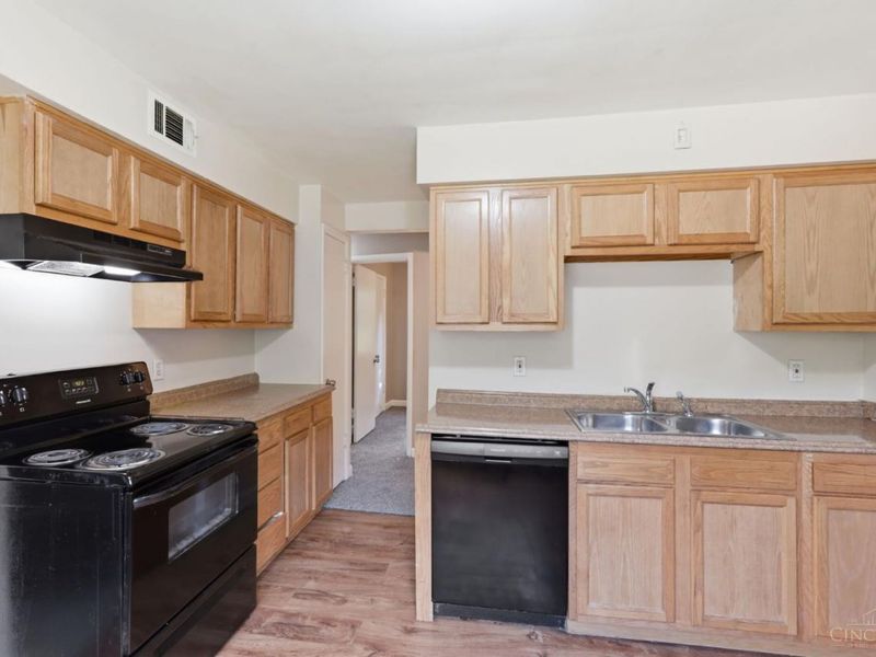 1694 Ashbrook Drive, Cincinnati, OH 45238 Photo 6