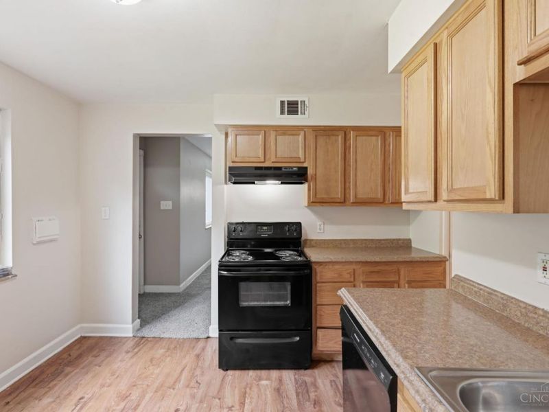 1694 Ashbrook Drive, Cincinnati, OH 45238 Photo 8