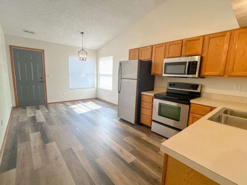 7442 Oakmeadows Drive, Worthington, OH 43085 Photo 5