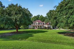 810 River Oaks Circle photo 4