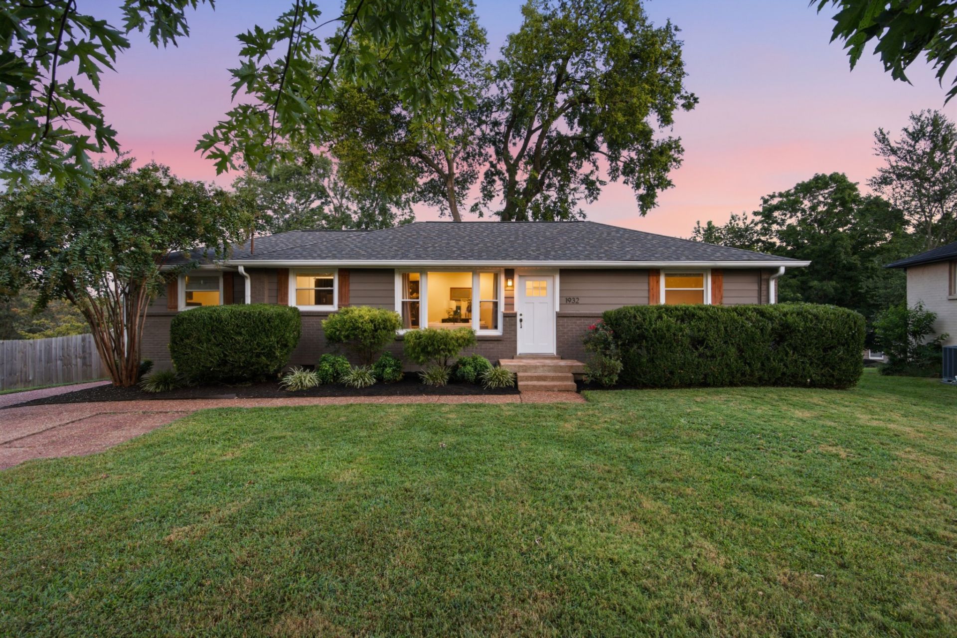 1932 Valley Park Dr, Nashville, TN 37216 Main Photo
