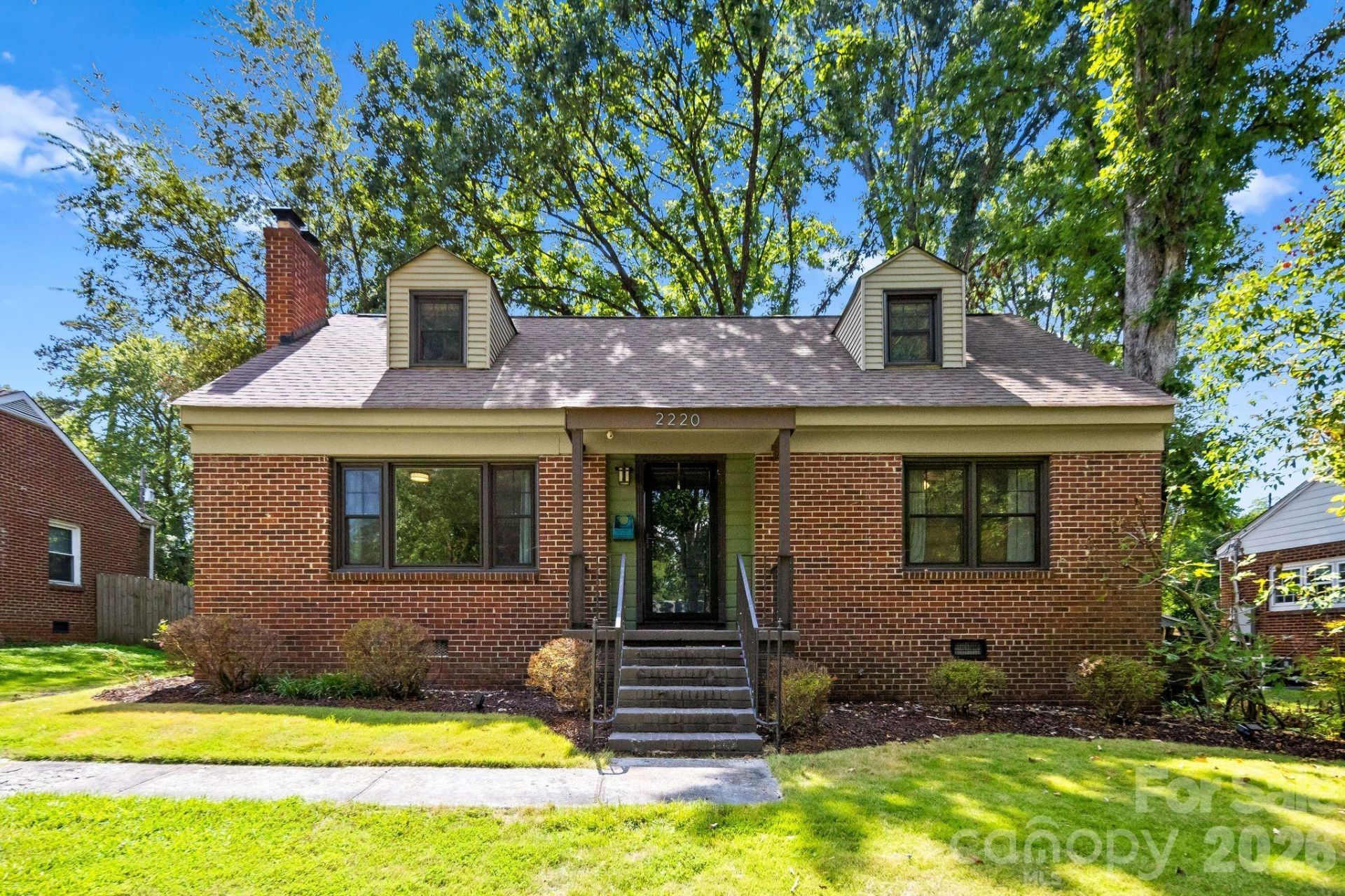 2220 Arnold Drive, Charlotte, NC 28205 Main Photo