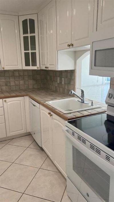 3015 N Ocean Boulevard, Unit 14K, Fort Lauderdale, FL 33308 Photo