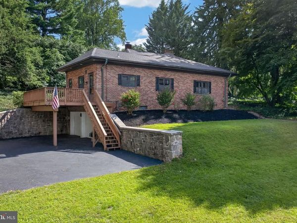 914 SOMERSET LANE, YORK, PA 17403