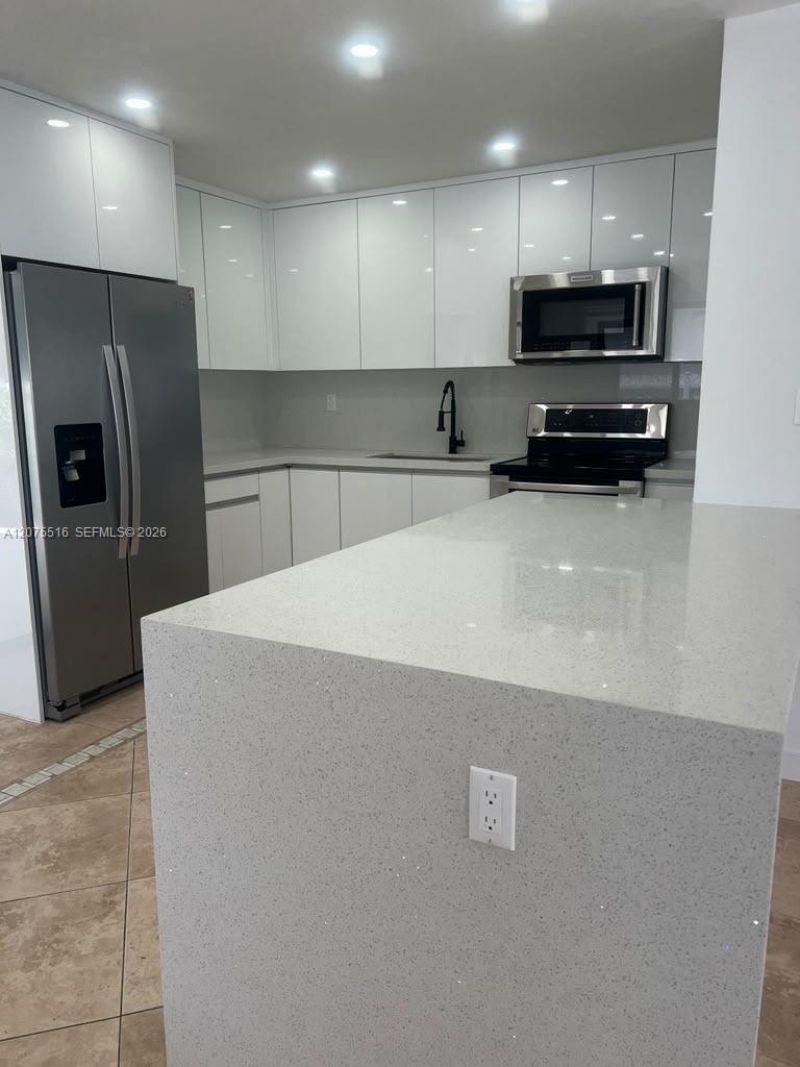 2370 NW 33rd St, Unit 2370, Miami, FL 33142 Photo