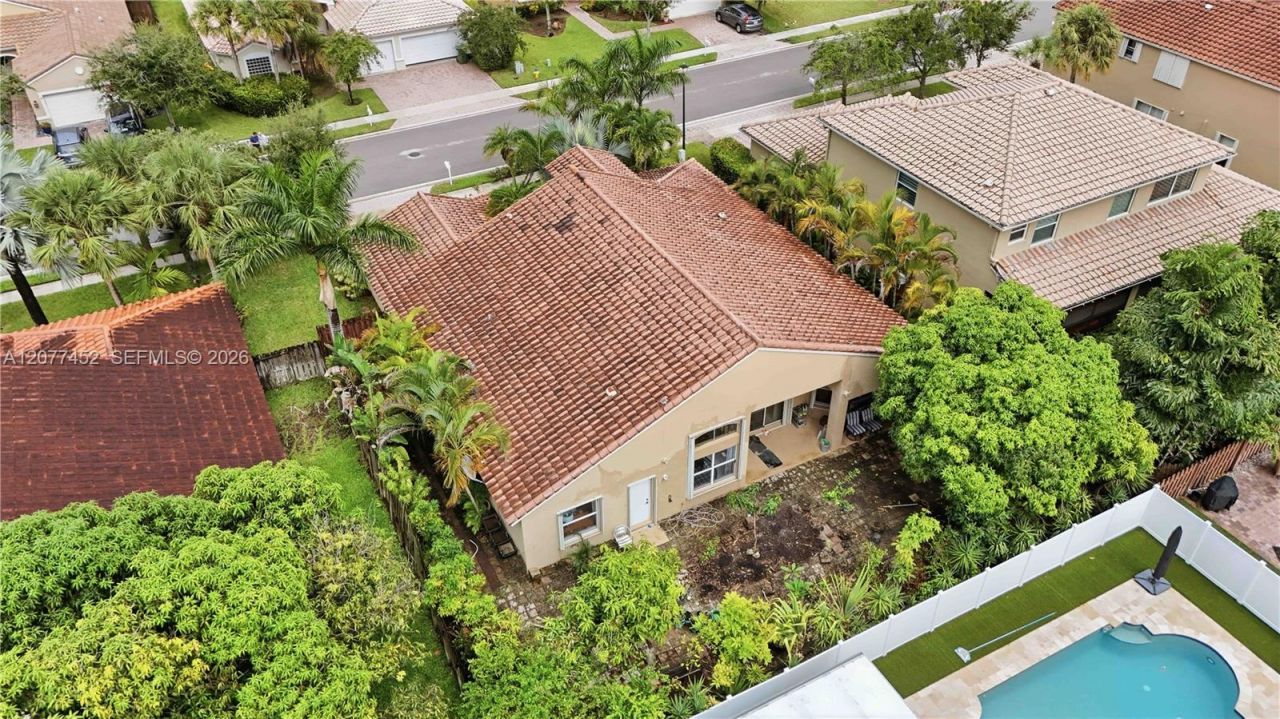 1010 SW 191st Ter , Pembroke Pines, FL 33029 Photo