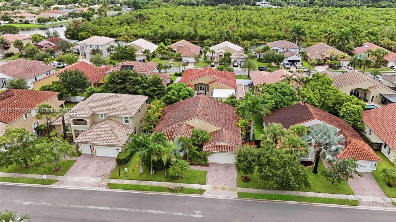 1010 SW 191st Ter , Pembroke Pines, FL 33029 Photo