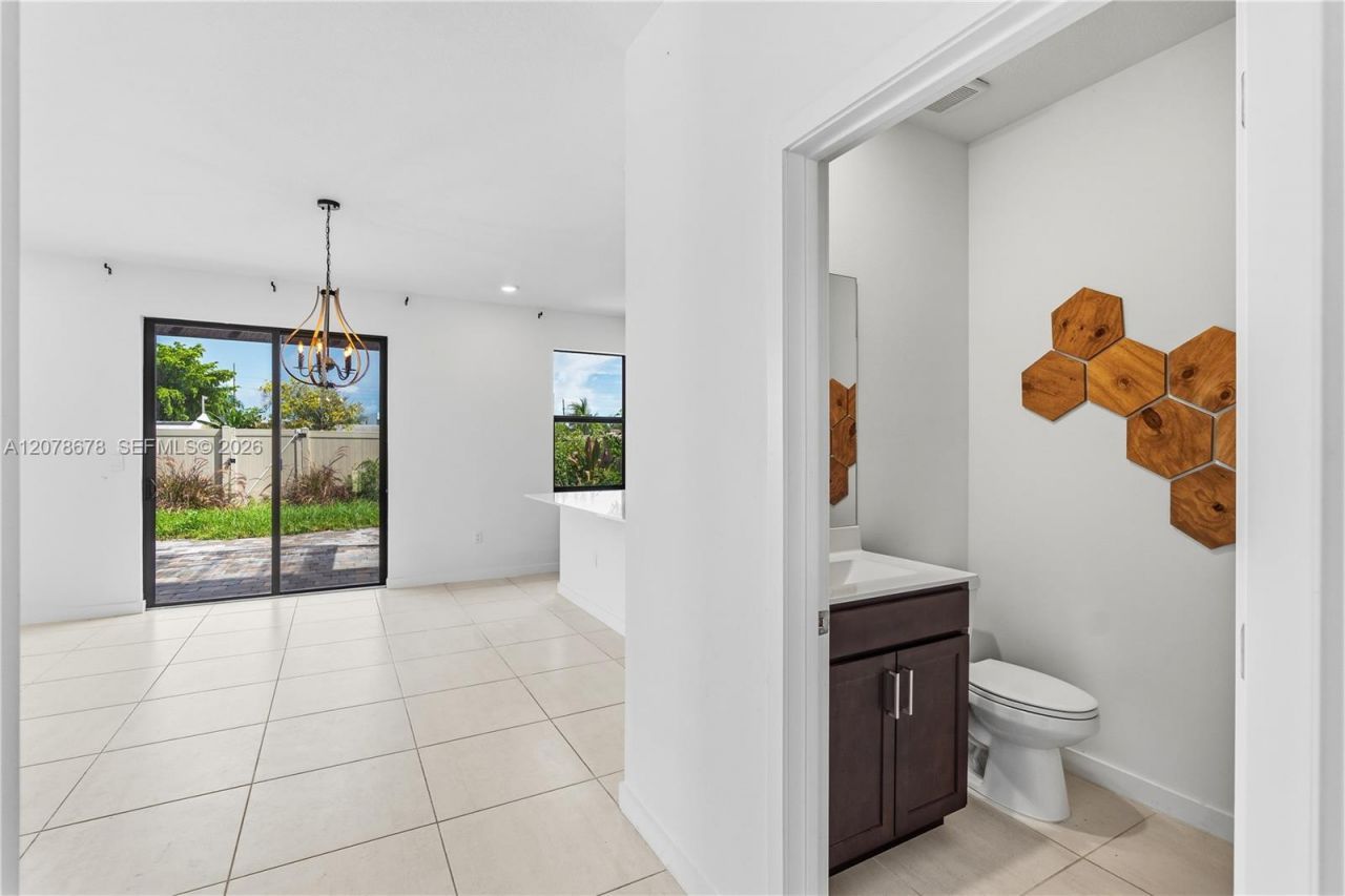 1325 NE 2nd Ct, Homestead, FL 33033 Photo