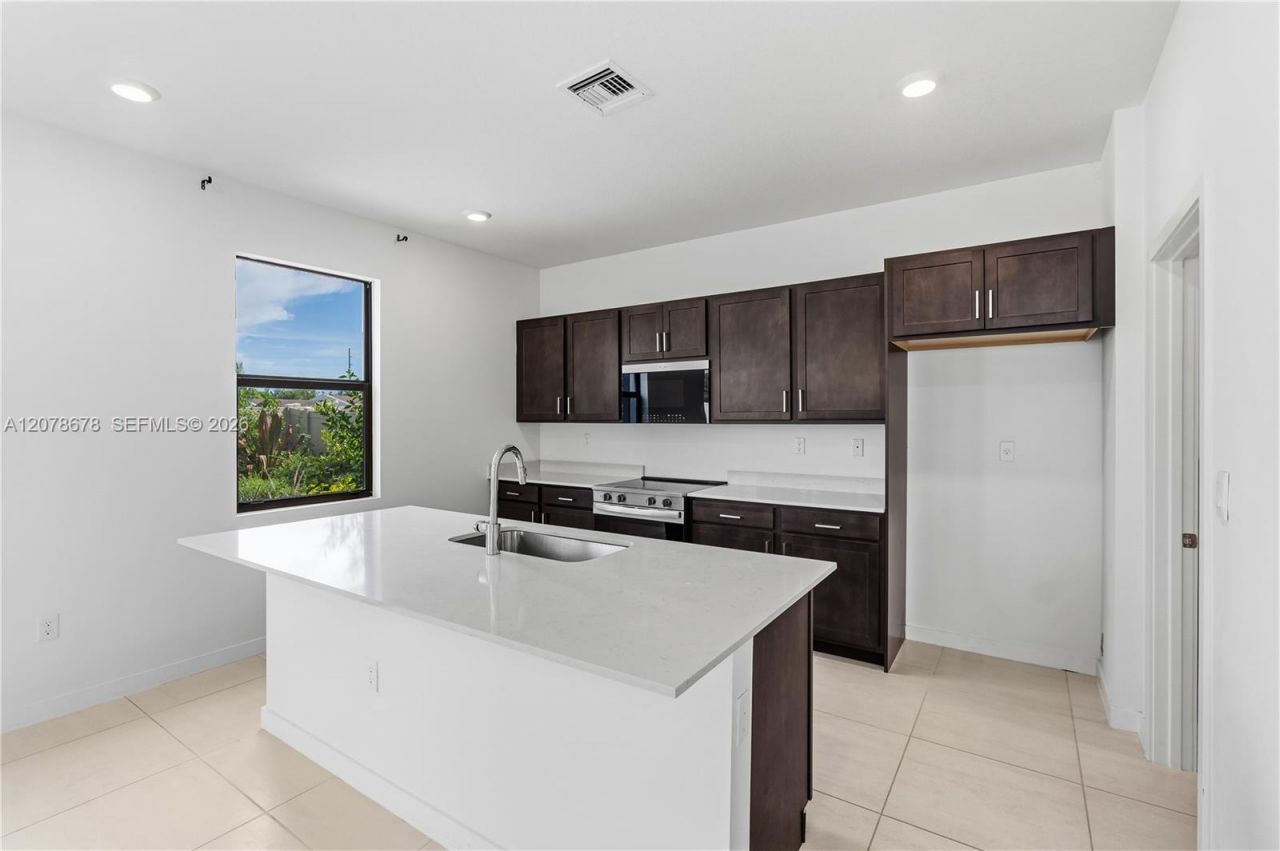 1325 NE 2nd Ct, Homestead, FL 33033 Photo