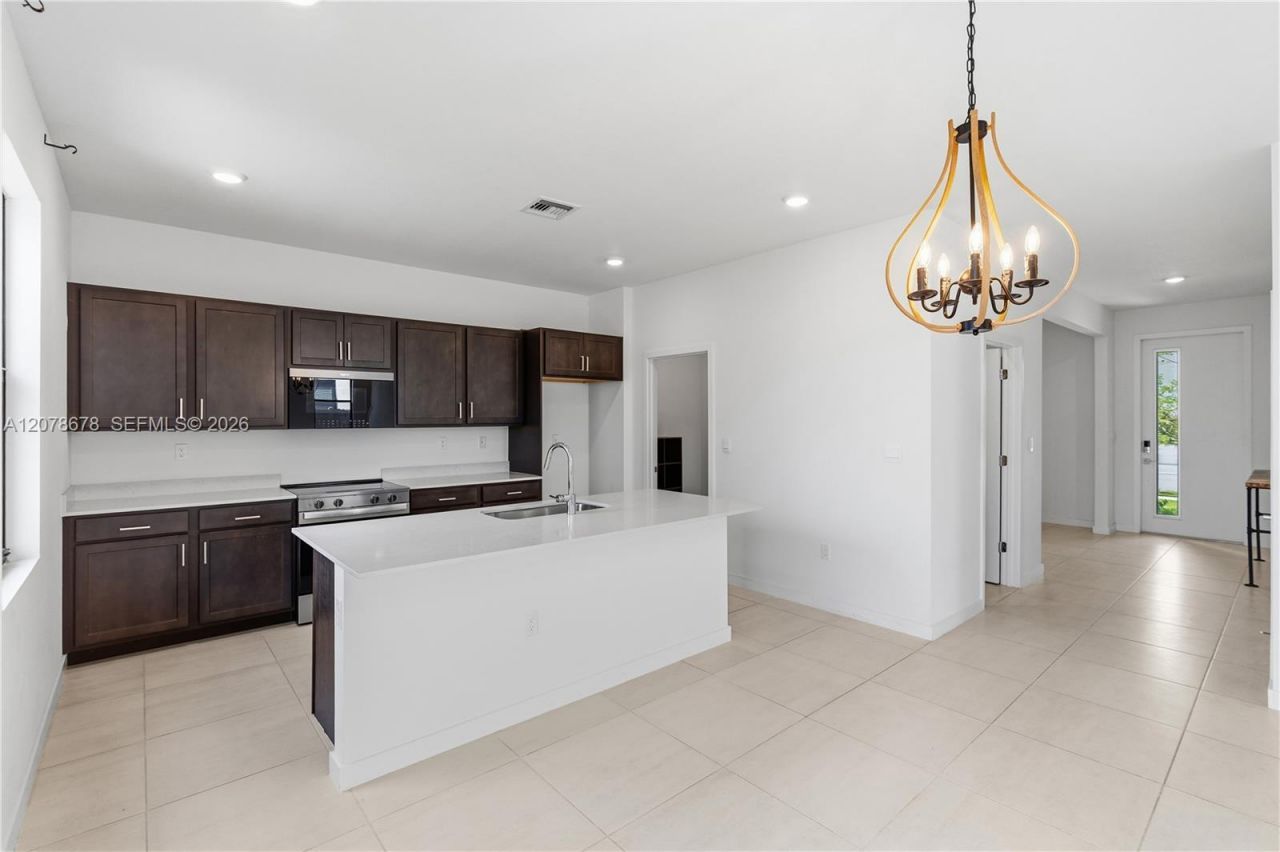 1325 NE 2nd Ct, Homestead, FL 33033 Photo
