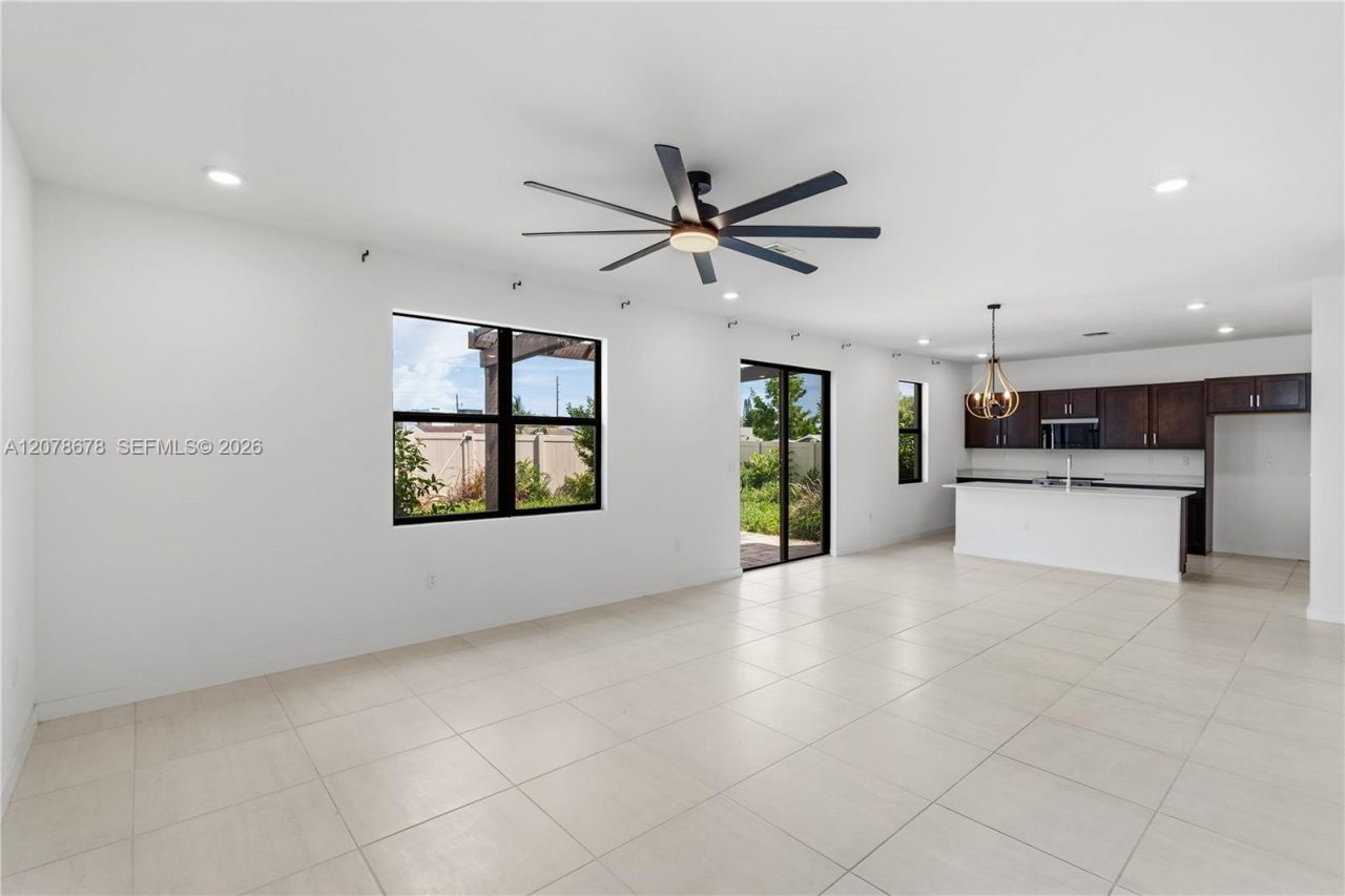 1325 NE 2nd Ct, Homestead, FL 33033 Photo