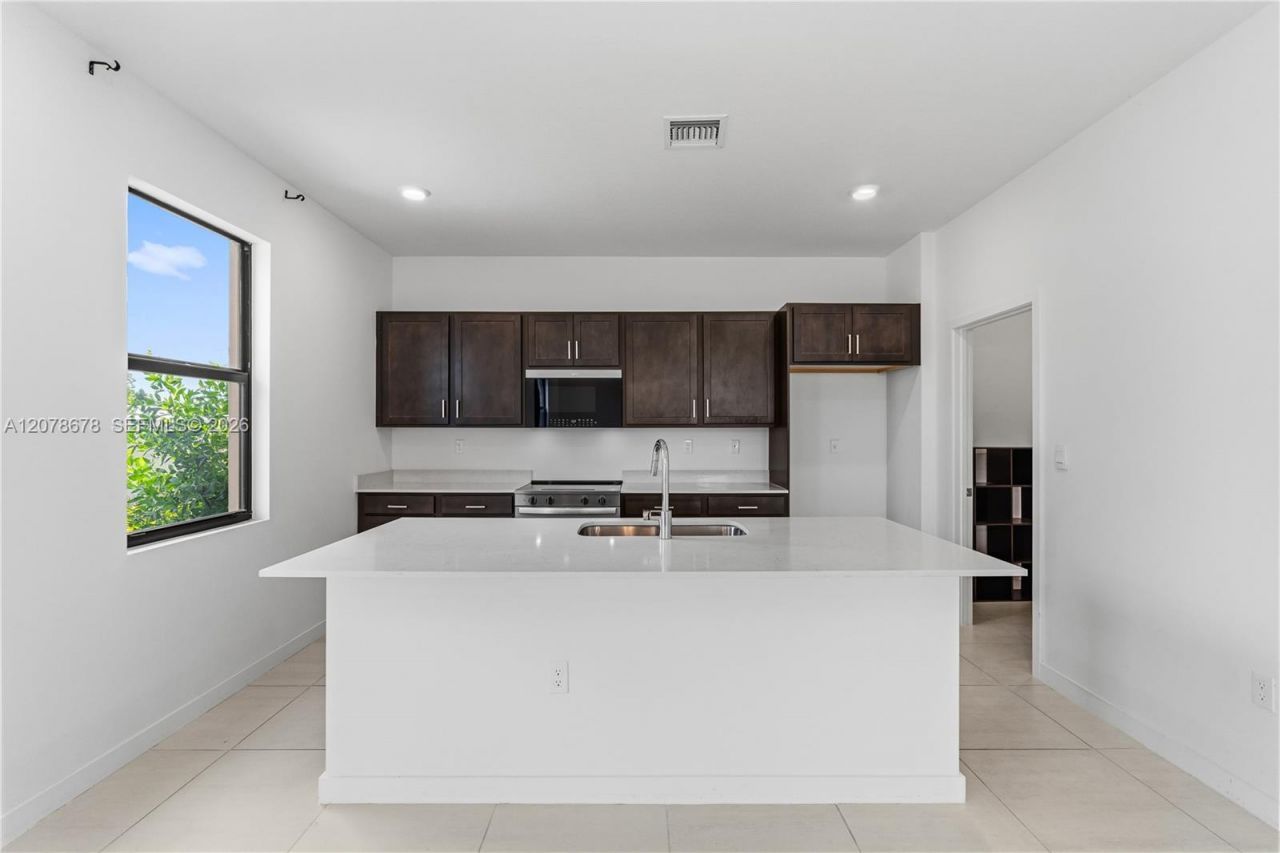 1325 NE 2nd Ct, Homestead, FL 33033 Photo