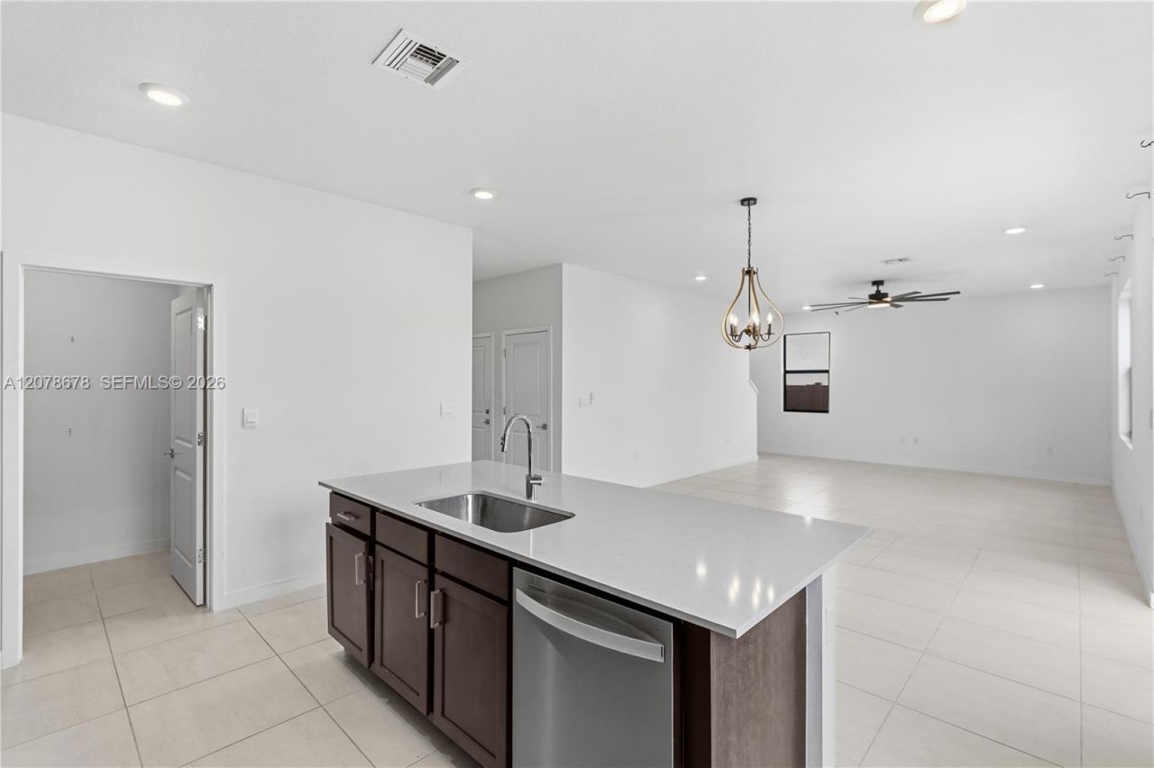 1325 NE 2nd Ct, Homestead, FL 33033 Photo