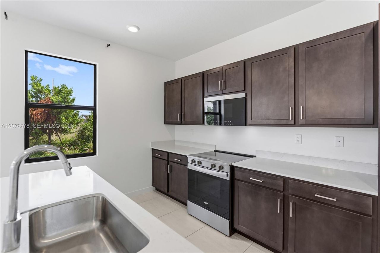 1325 NE 2nd Ct, Homestead, FL 33033 Photo