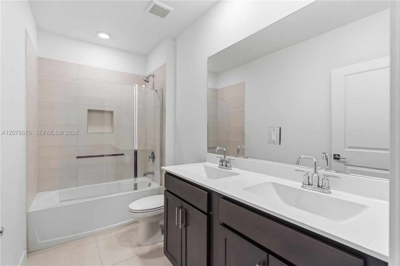 1325 NE 2nd Ct, Homestead, FL 33033 Photo