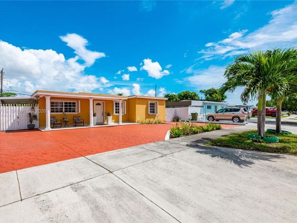 359 W 35th St, Hialeah, FL 33012