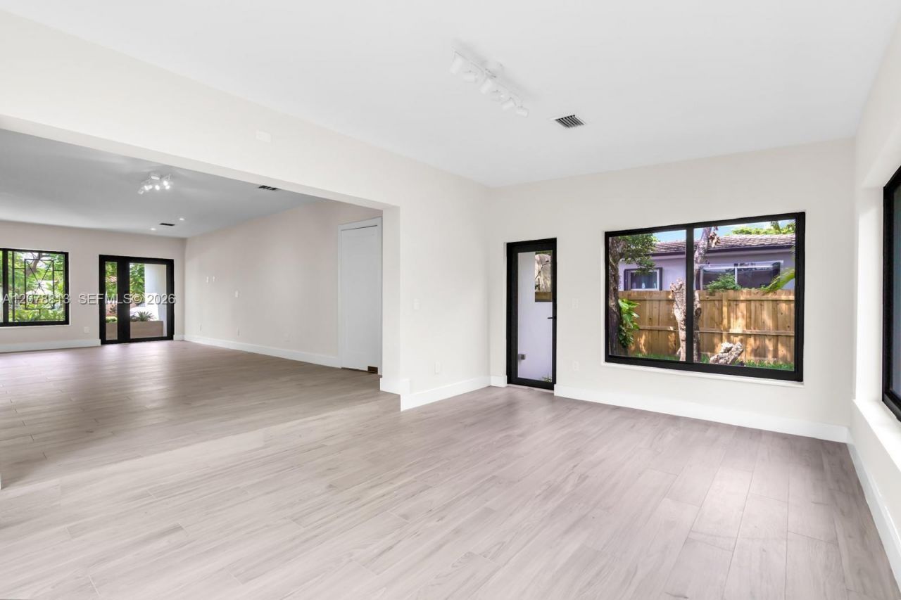 435 NE 114th St , Miami, FL 33161 Photo