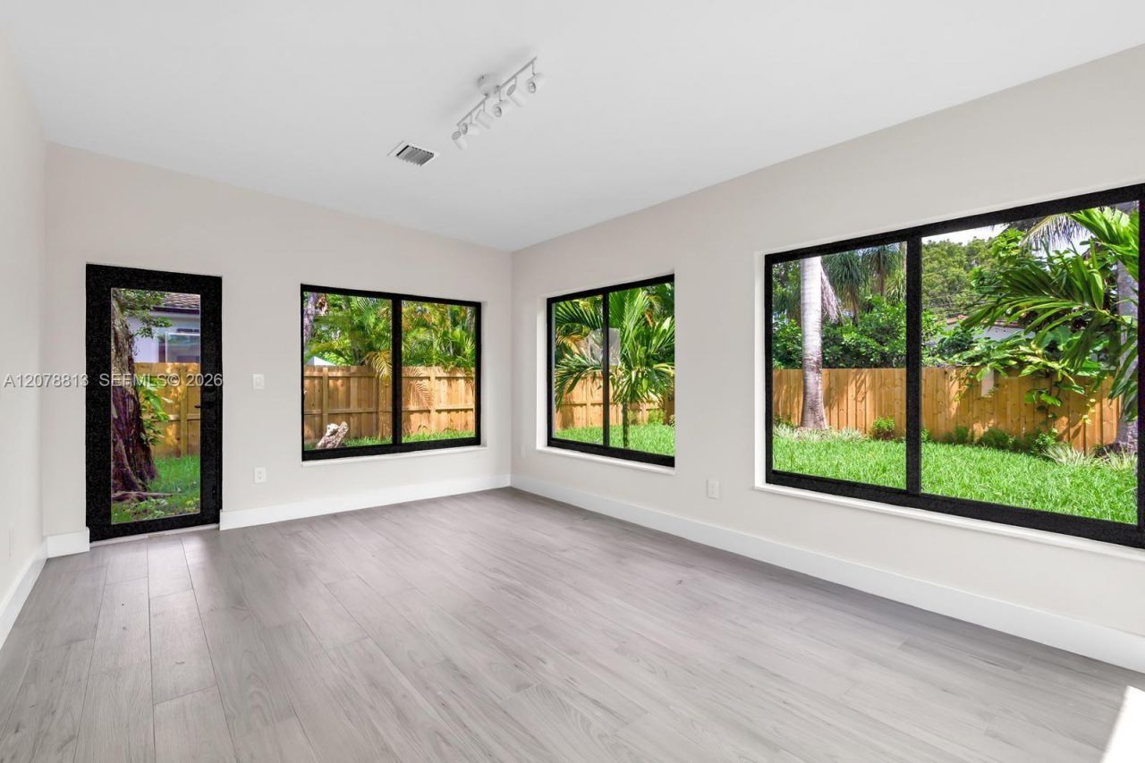 435 NE 114th St , Miami, FL 33161 Photo