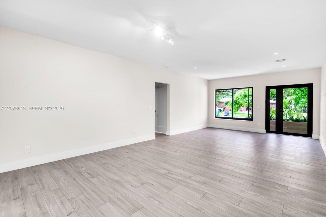 435 NE 114th St , Miami, FL 33161 Photo