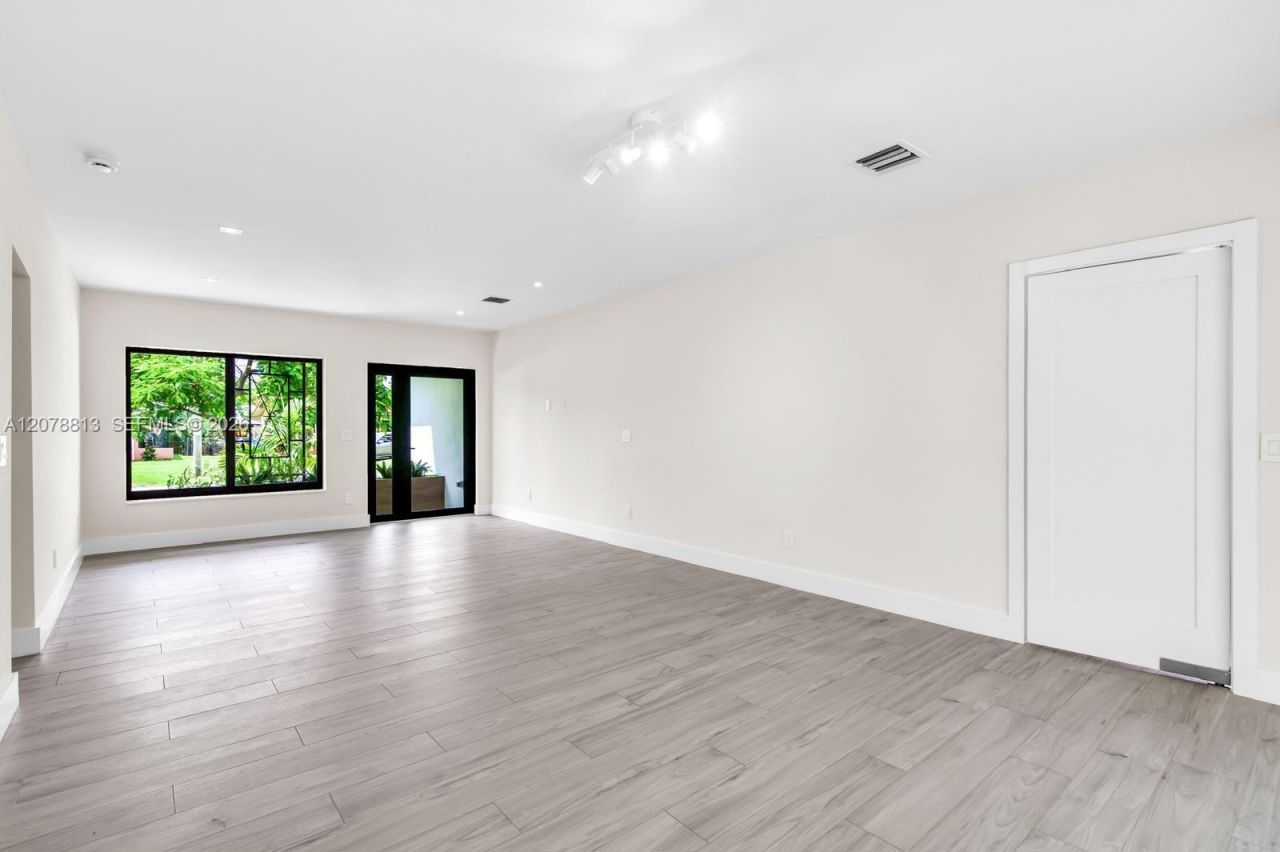 435 NE 114th St , Miami, FL 33161 Photo