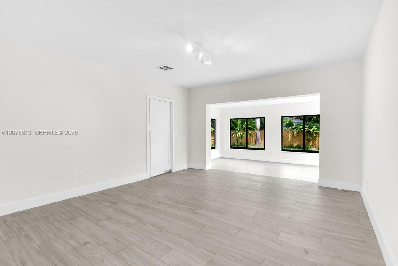 435 NE 114th St , Miami, FL 33161 Photo
