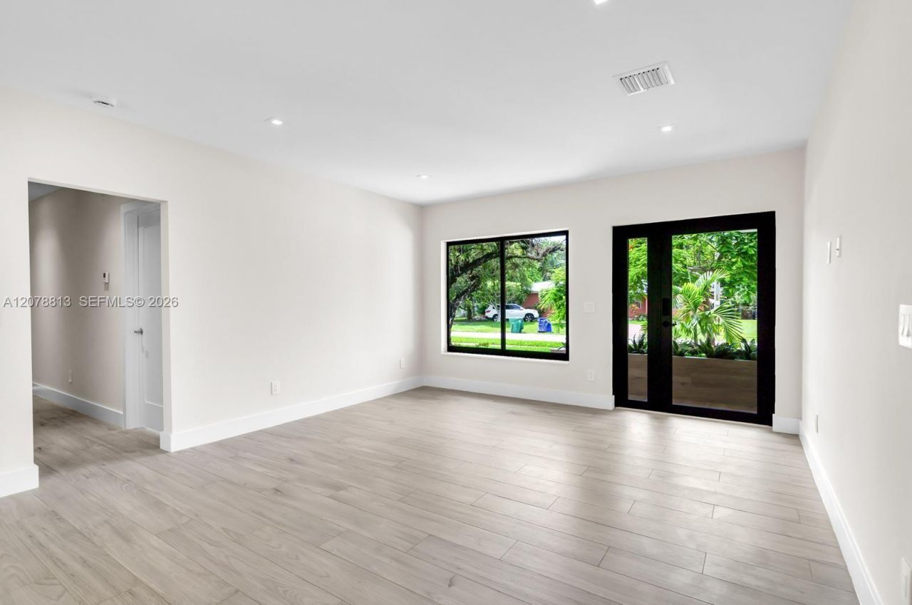 435 NE 114th St , Miami, FL 33161 Photo
