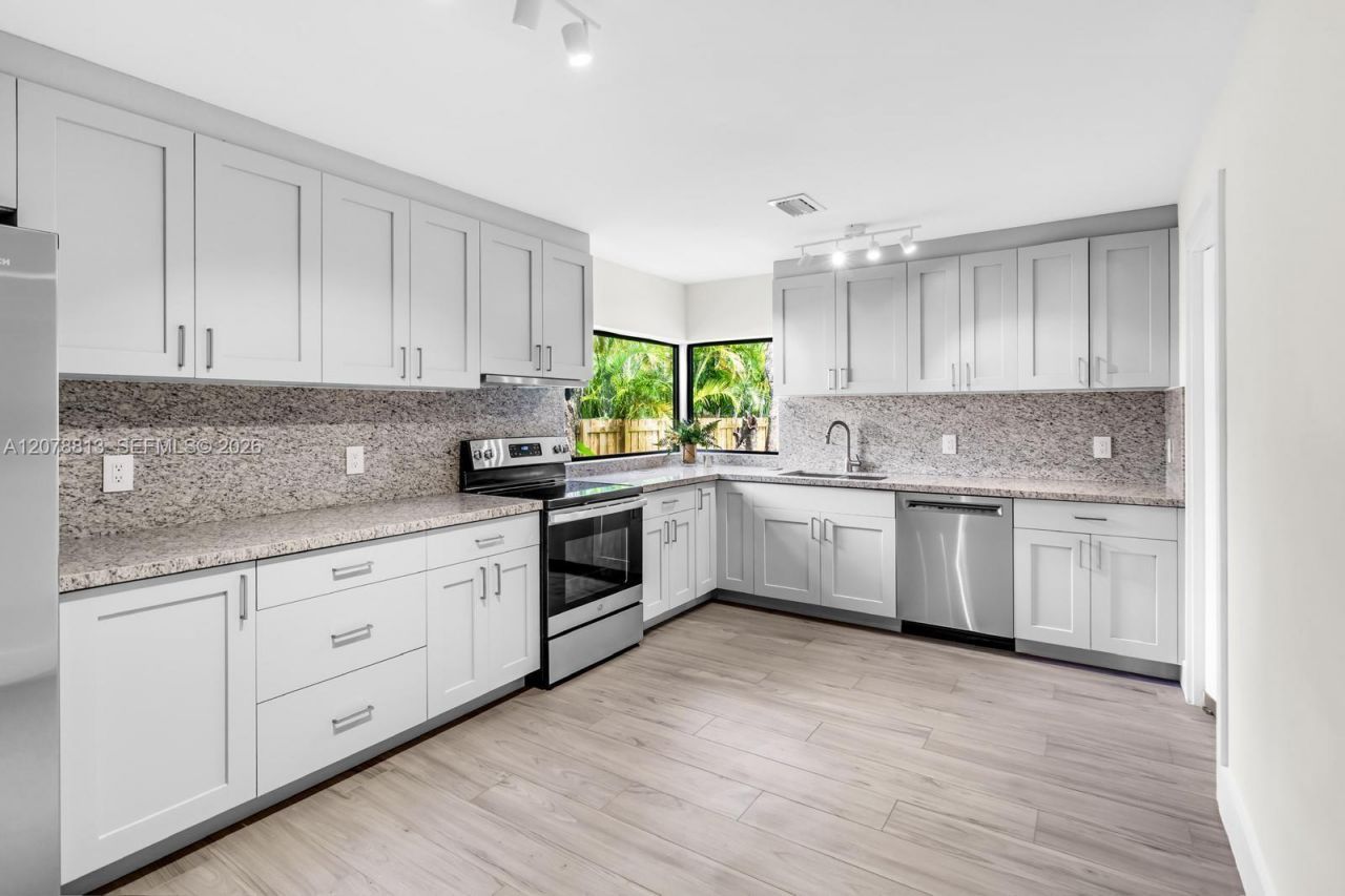 435 NE 114th St , Miami, FL 33161 Photo