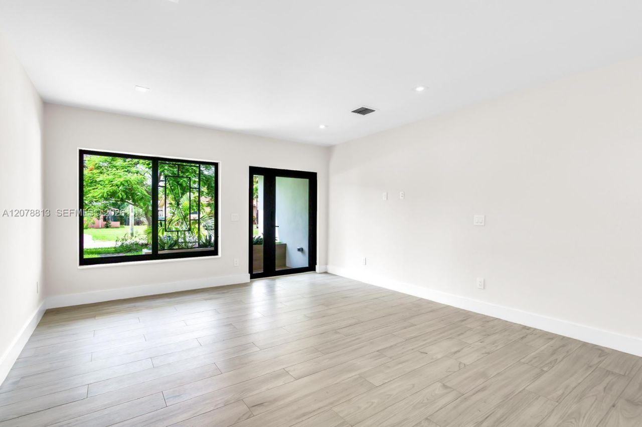 435 NE 114th St , Miami, FL 33161 Photo