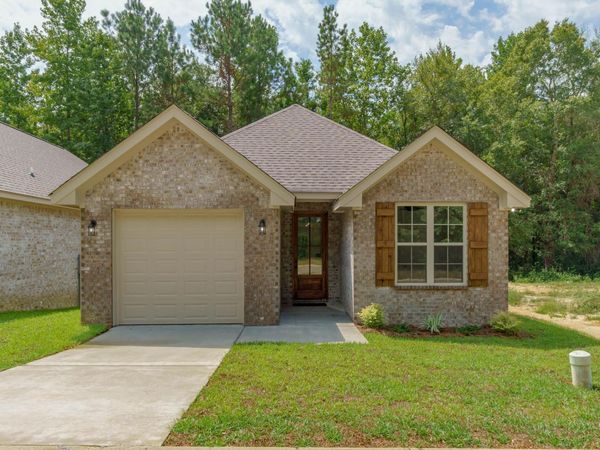 80 Riviera Dr., Hattiesburg, MS 39402