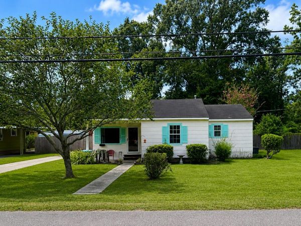 204 N George St., Petal, MS 39465