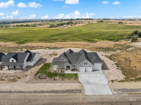 27387 Iron Horse Dr, Caldwell, ID 83607