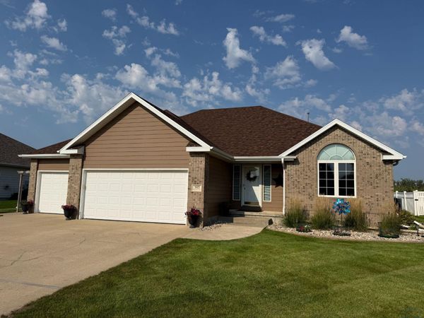 503 BAYWOOD CT, Sergeant Bluff, IA 51054