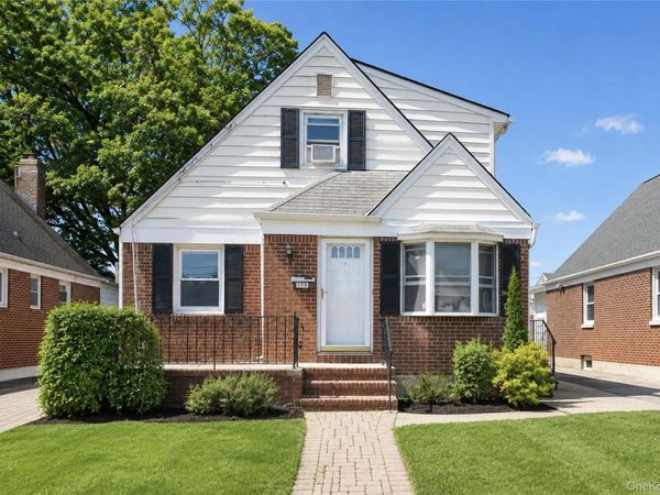 175 Latham Road , Mineola, NY 11501