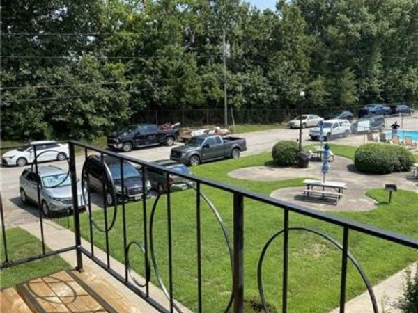 2811 Pembroke Lane, Unit C-25, St Joseph, MO 64506