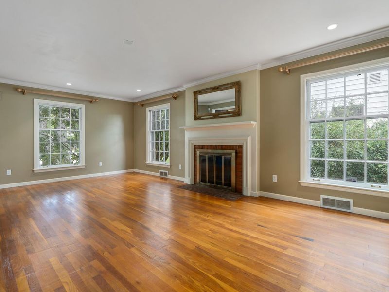 1640 Barrington Road, Columbus, OH 43221 Photo 8
