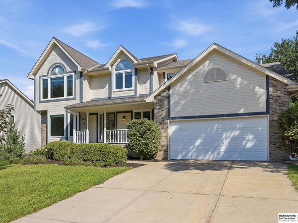 815 Magnolia Drive, Papillion, NE 68046