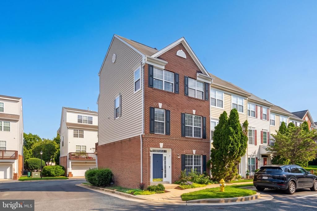 114 Meadows Lane, Alexandria, VA 22304 Main Photo
