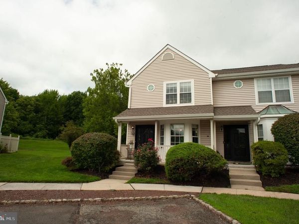 6 WELLINGTON, EAST WINDSOR, NJ 08520