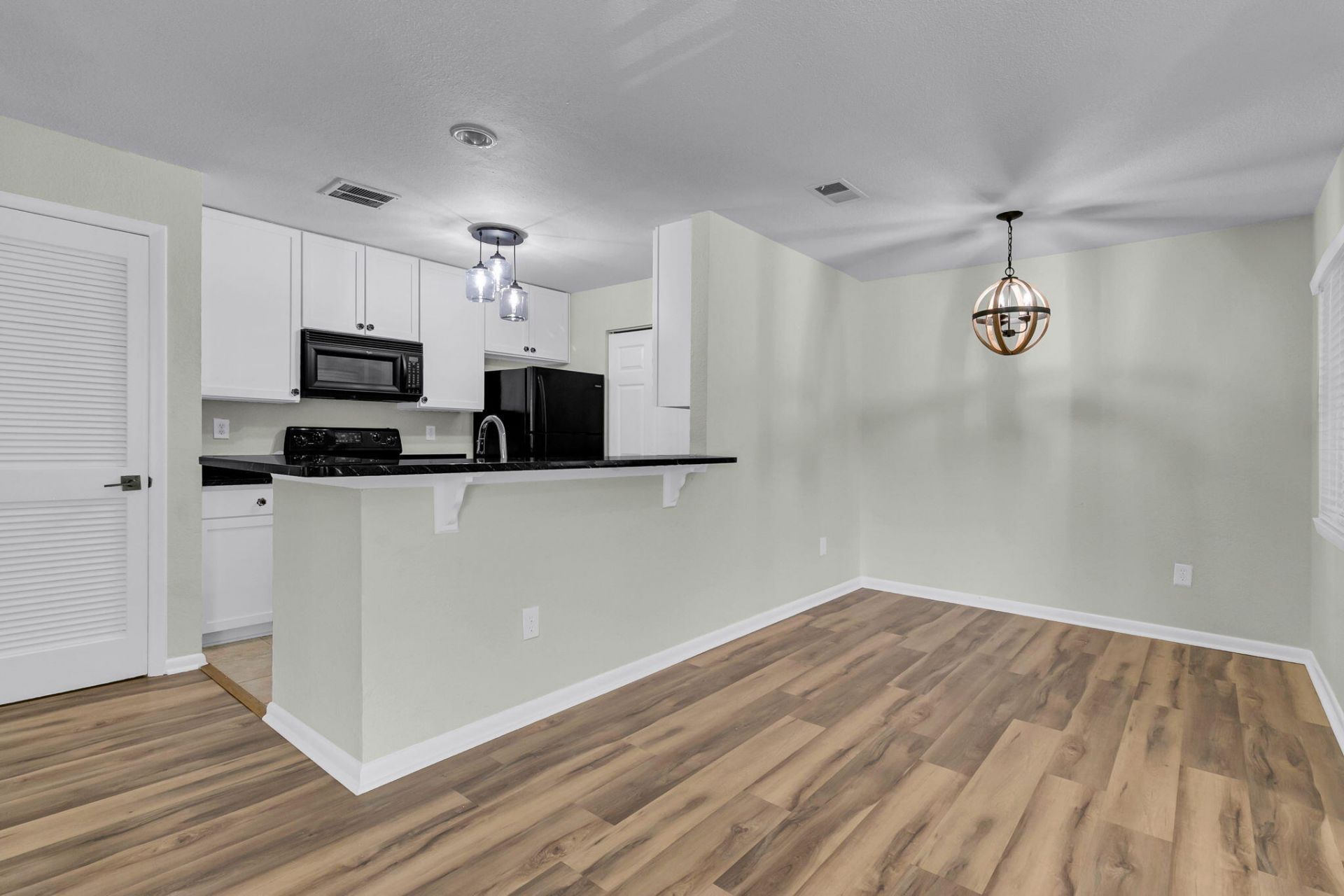 275 Alexandra Drive Photo 16