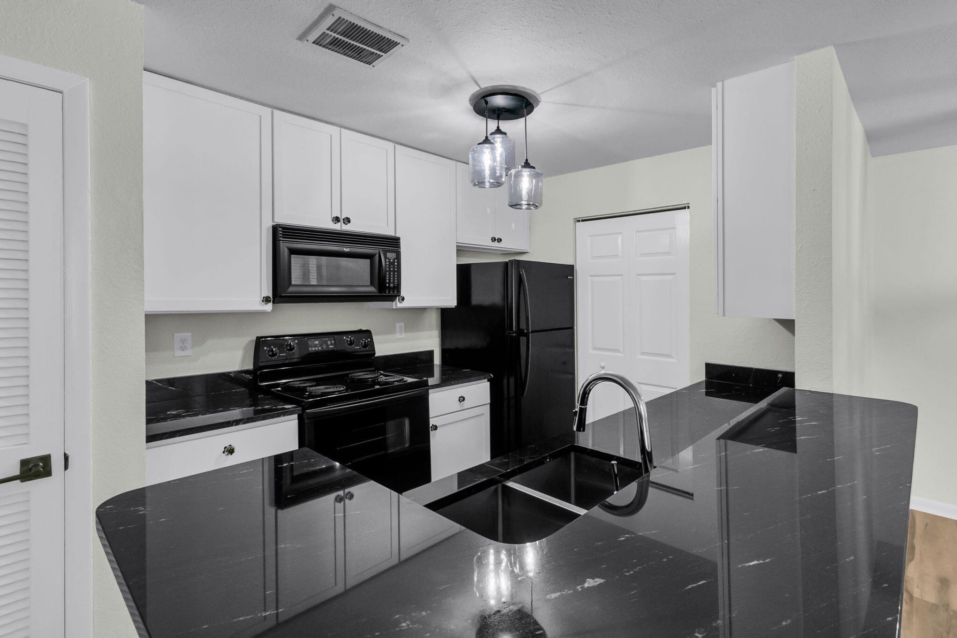 275 Alexandra Drive Photo 18